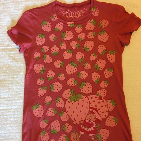 SOLD Strawberry Shortcake Tshirt - Picture 1 of 2